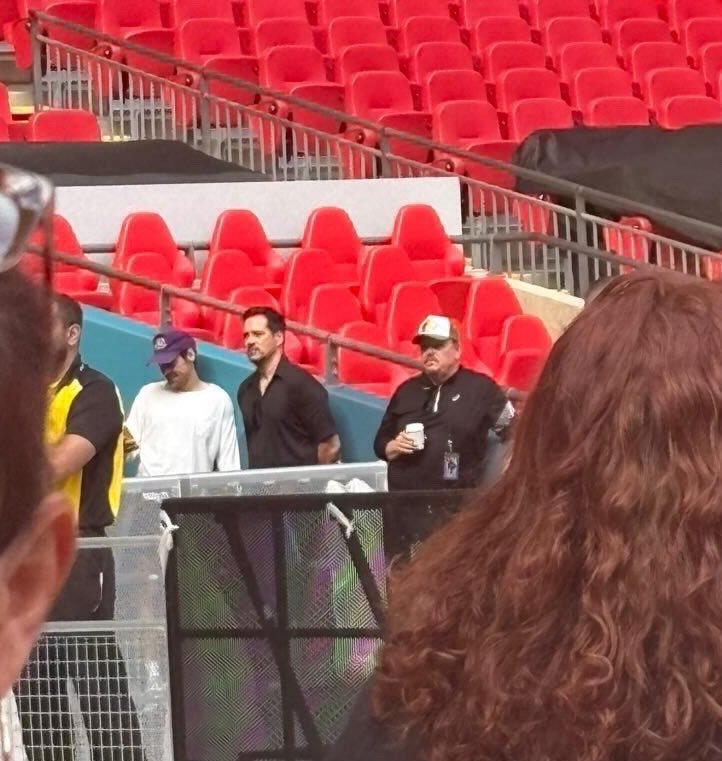 HarryMexOficial's tweet photo. Harry se encuentra viendo el partido de Inglaterra vs República del Congo previo a su concierto en Wembley! 🏴󠁧󠁢󠁥󠁮󠁧󠁿 https://t.co/pCqiSEtyH2