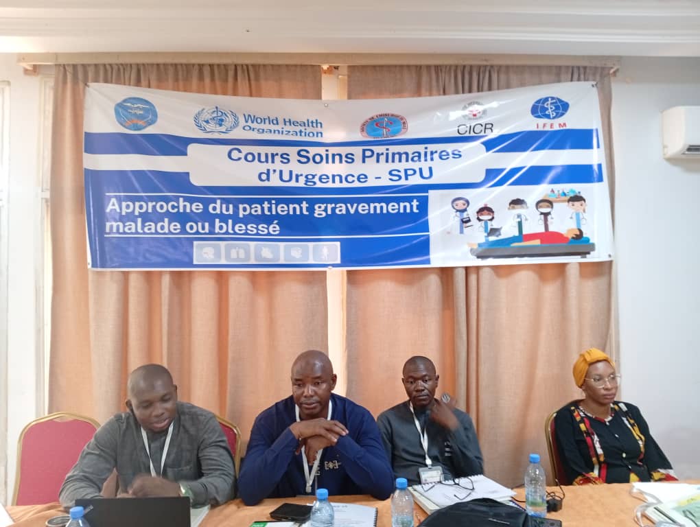 CICR_Mali's tweet photo. #Mali: "Investir dans les soins primaires d'urgence (SPU), c'est investir dans des vies sauvées. Plus de 100 professionnels de #santé ont été formées en 2025 grâce à l'appui du @CICR_Mali."
Pr Adégné Togo (SOCHIMA), à l'ouverture de l'atelier de formation de 20 agents à Bamako. https://t.co/FvUkp8rXZ2