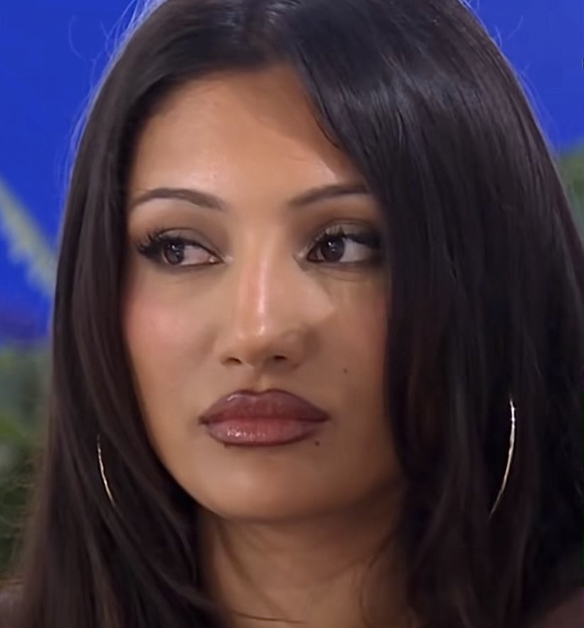 usernlrr's tweet photo. the face card 
#loveisland #jasminemuller https://t.co/wmT1sk2MuC