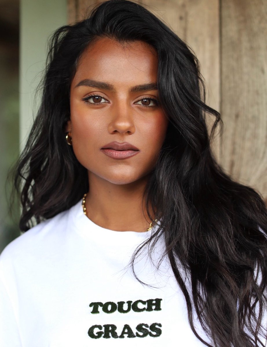 _filmcrave's tweet photo. Simone Ashley stuns in new photo. 📷 https://t.co/xw3aXcEDvB