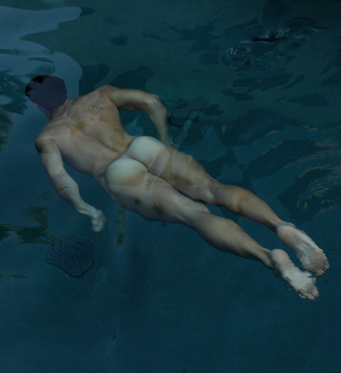 LegFanMan's tweet photo. Fancy a swim? #NiceLegs #HappyHumpDay https://t.co/aBK0kpfEzx