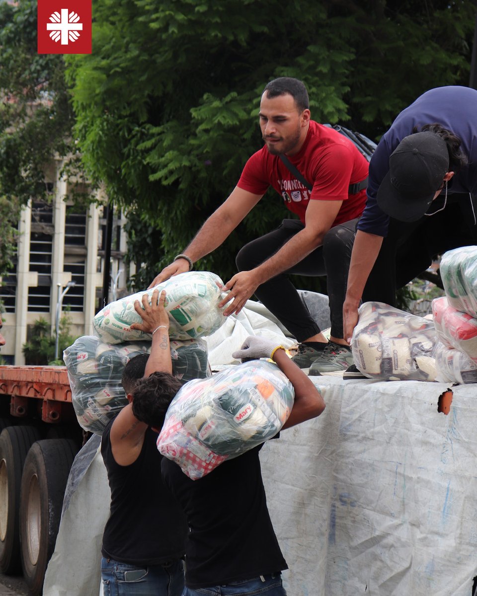 iamCARITAS's tweet photo. Six days after the earthquakes struck Venezuela, the crisis keeps deepening. 1,700+ killed. 50,000 missing. 

Caritas Venezuela is responding with thousands of volunteers across 35 diocesan collection centres.

Support the response👇
https://t.co/S5QDNuWIgH

📷 Caritas Venezuela https://t.co/A6xy0kVplH