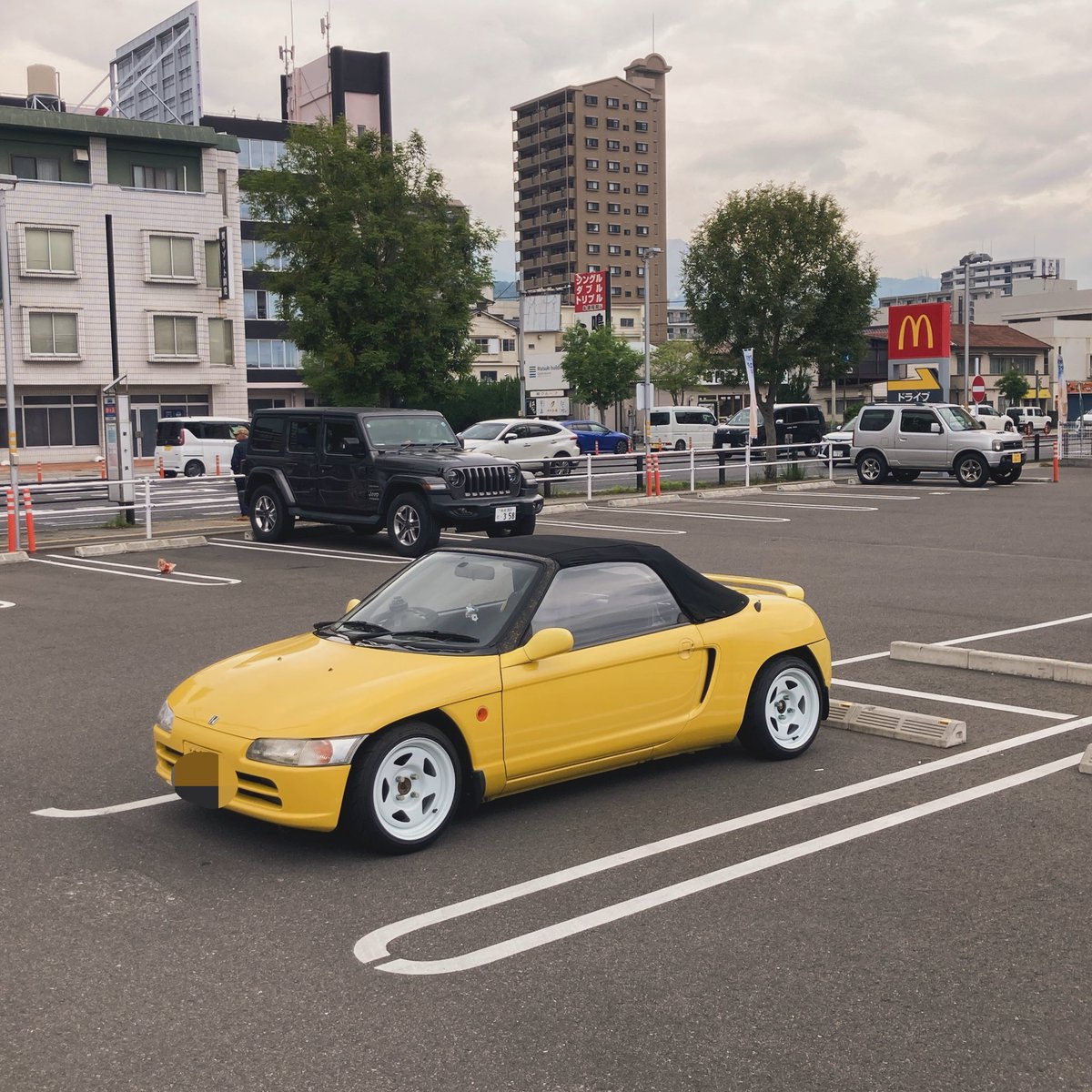 Ri21382's tweet photo. #みんなの軽の細履きが見たい 
7j+25/165通し

ビート界隈は太履き8.5jまで観測済み
俺はまだまだ細履きやけどカッコよくするもん https://t.co/8i4V0YvTIB