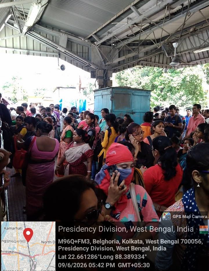 Sumonroy0002Roy's tweet photo. @EasternRailway @EasternRailway @railcomplaint @RailwaySeva daily Passengers faces severe overcrowding during office hours as many galloping trains skip vital time slots at Belgharia. Request stoppage of 31337, 31531, 31625, 31338, 31112, 63112 at Belgharia to meet passenger demand.
#ERChallenge https://t.co/NJgMrYdh15