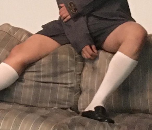 bearjjongo's tweet photo. this is genuinely driving me crazy his big and thick thighs 🤤🤤 move the arm jh let me kneel right there https://t.co/pLzpGz0VmO