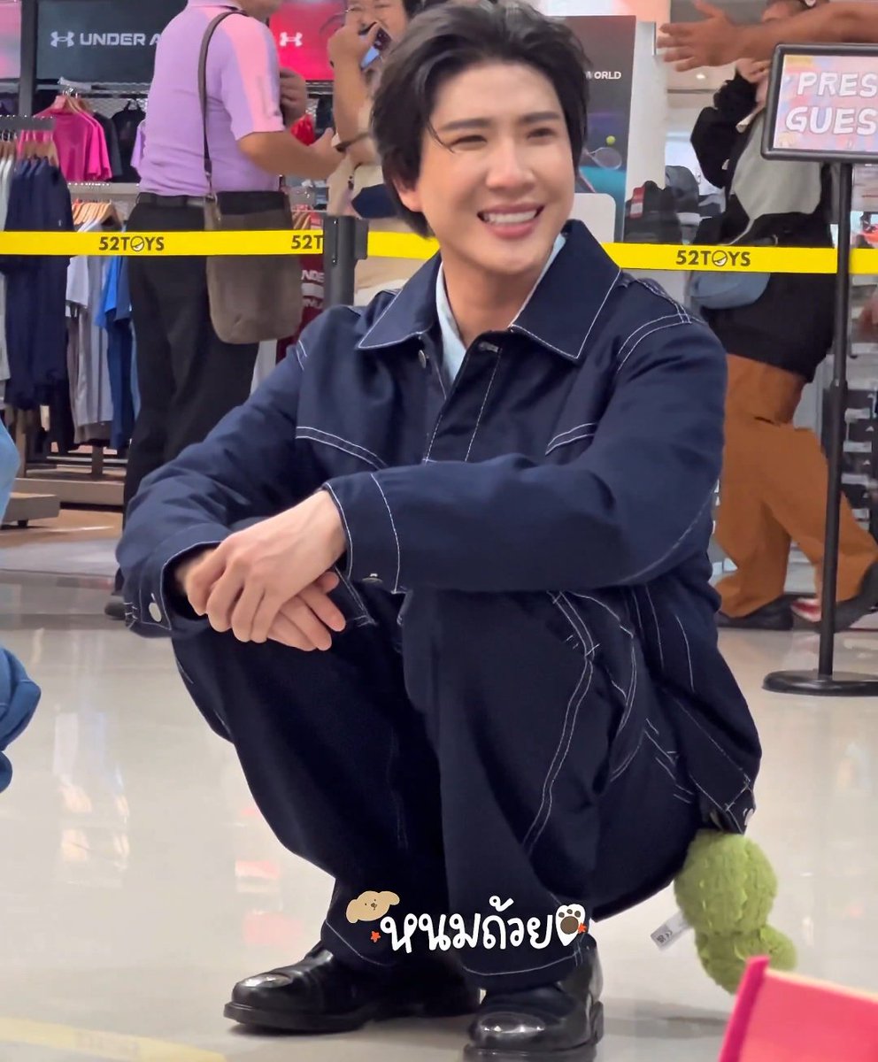 khaordinario's tweet photo. "khaotung muitas vezes segura os joelhos dele e fica menor e quando o vejo, acho fofo e sinto vontade de protegê-lo" - first kanaphan (2024)

#FirstKhaotung #เฟิร์สข้าวตัง https://t.co/0F2o4AK4bz