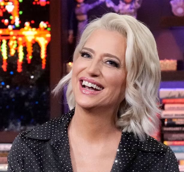 RHOLDNfans's tweet photo. For season two, we should bring Caroline Stanbury, Dorinda Medley, and Katie Brindle as ‘friends of’ #RHOLDN 🇬🇧✨🫖 https://t.co/AZ4Bg3OY7Q
