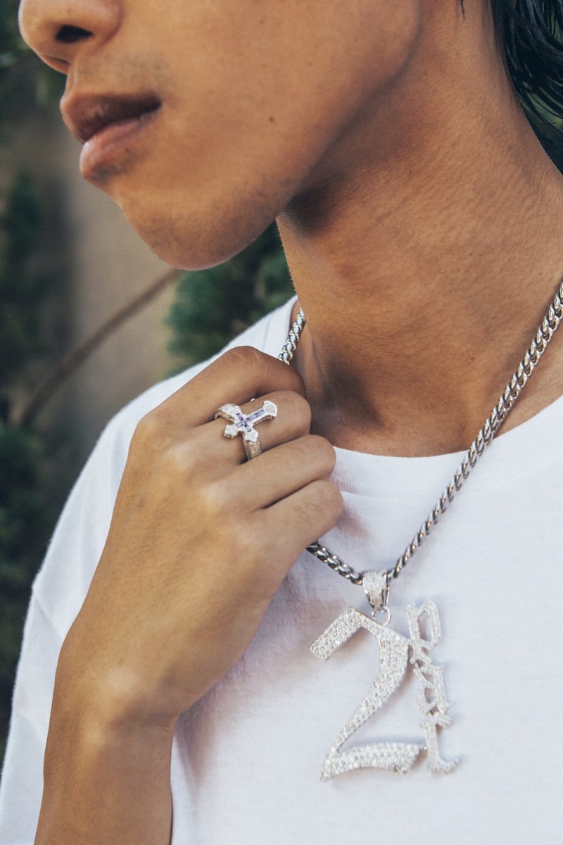 officialKingIce's tweet photo. The Fleur De Lis ring is back in the mix 👆🏼 Silver and gold, one for everyone. Don’t wait around ⏳ #kingice #rings https://t.co/jPI0gqSpWH