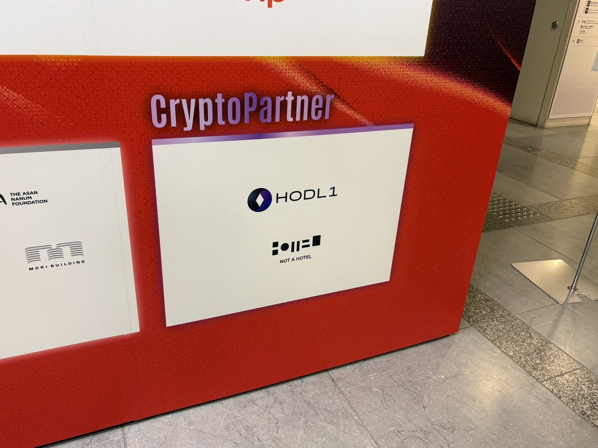 road_to_neet's tweet photo. 本日からIVS、もちろんいきました
正直Crypto Zoneの印象は…！

会場に行く前に、Bitget Walletさんのサイドイベントのミートアップに参加させていただきました

会場内はそこら中によく見る名の知れた人、Web3の有名な企業やプロジェクトを支えている方々がゴロゴロいて、面白い話をお聞かせいただけました

関西ではこういった交流の機会も東京に比べると殆ど無いので、開催いただき本当に感謝です

最後出る時に、グッズの余ったビール
持って帰ってもいいですよ
と、優しくお声がけいただいたので

お言葉に甘えて全てカバンぶち込みました

東京の文化はわからんですが、関西人にこれ言うとだいたい遠慮せず喜んで「詰め放題やんけ！！」ってニコニコで帰って行くので、言葉選びにお気をつけください

イベントで最後にお菓子とか食べ物余って困るってほぼ無いですからね
みんななんでも持って帰ります

そして会場に行ったのですが
Crypto Zoneはちょっと寂しいな！
って印象は正直ありました
(行く時間帯遅かったのもある)

ブースが二つと、登壇ステージ
Cryptoのパートナーには2社の名前
かの有名な焼きそばのコピペが
僕の脳裏にパッと浮かびました

しかし背景を考えてみると

むしろ去年はそもそもZoneも無くて
サイドイベントしか無かった
過去は盛り上がったが、一度ゼロリセット

23,24年の盛り上がってた記憶
映画村までも貸し切った時とかと比べると
どこもかしこもAIに行ってしまって

BTCも低調で怪しく、規制の強化によって
出展自体が難しい企業も多くなった思う
特に一番金持ってそうな海外取引所とか

色々と難しい状況の中でも
業界の盛り上げに取り組まれてるとこは
むしろ強く良い印象が残りました