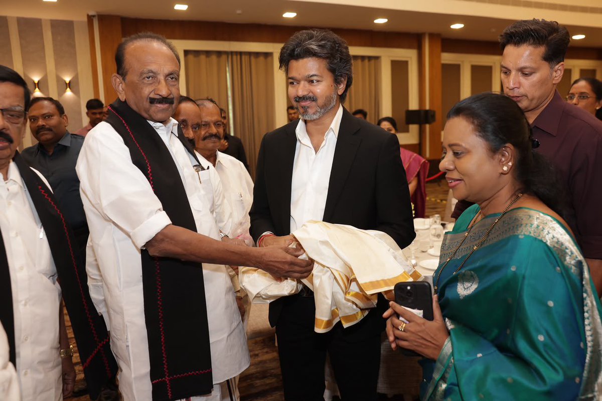 Vaikooffl's tweet photo. மாண்புமிகு தமிழ்நாடு முதலமைச்சர் @TVKVijayHQ அவர்கள் தலைமையில் இன்று நடைபெற்ற தோழமைக் கட்சிகளின் கூட்டத்தில் ம.தி.மு.க சார்பில் கலந்துகொண்டேன். மாண்புமிகு அமைச்சர்கள், எம்.பி, எம்.எல்.ஏ-க்கள் மற்றும் கூட்டணிக் கட்சித் தலைவர்கள், நிர்வாகிகளுடனான இந்தக் கலந்துரையாடல் ஆக்கப்பூர்வமாக அமைந்தது.

@CMOTamilnadu @duraivaikooffl @thirumaofficial @PChidambaram_IN @manickamtagore @pravchak @AadhavArjuna @BussyAnand @IUMLTNOfficial