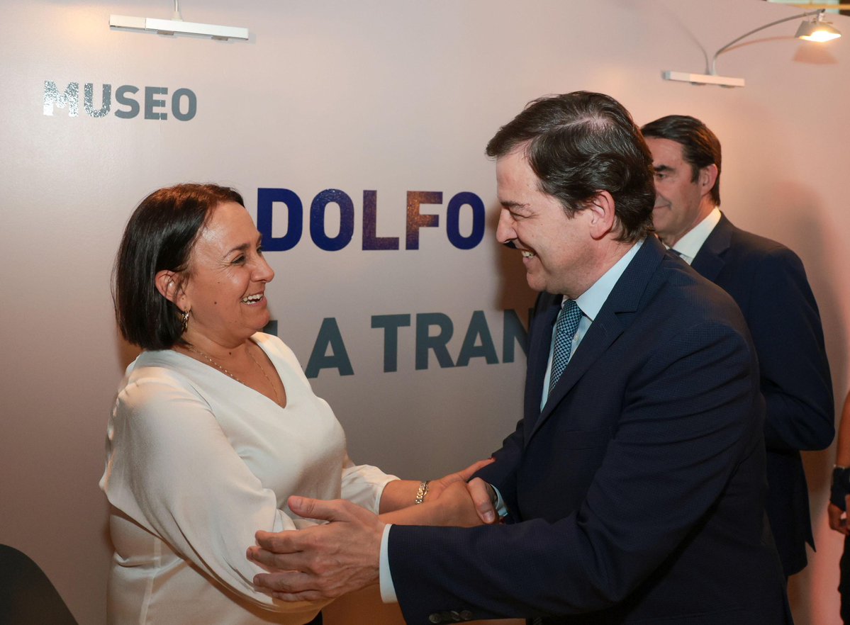 alferma1's tweet photo. El legado de Adolfo Suárez nos recuerda que la concordia, el diálogo, la moderación y el sentido de Estado son hoy más necesarios que nunca. Valores con los que trabajamos cada día para contribuir a una #CastillayLeón y España mejor.

Gracias, @UNED @AvilaUned, por darme la oportunidad de poder inaugurar, en Cebreros, el curso de verano “Adolfo Suárez, presidente del Gobierno”, con motivo del 50 aniversario de su nombramiento.