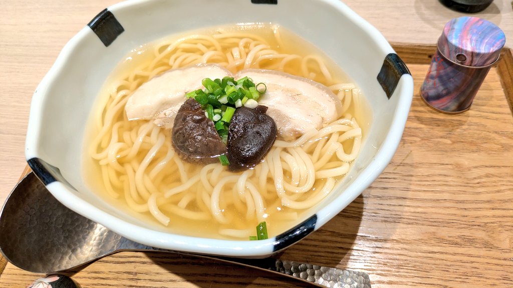 ruino6's tweet photo. 麻由ちゃんのビラ配りの前に麻由ふぁむ婦人会やってたんですけどめっちゃ楽しかったです。うどんもスイーツもおいしかったー！！！ASCAちゃんのオススメだそうな！！！ https://t.co/O8yi2C7m7X