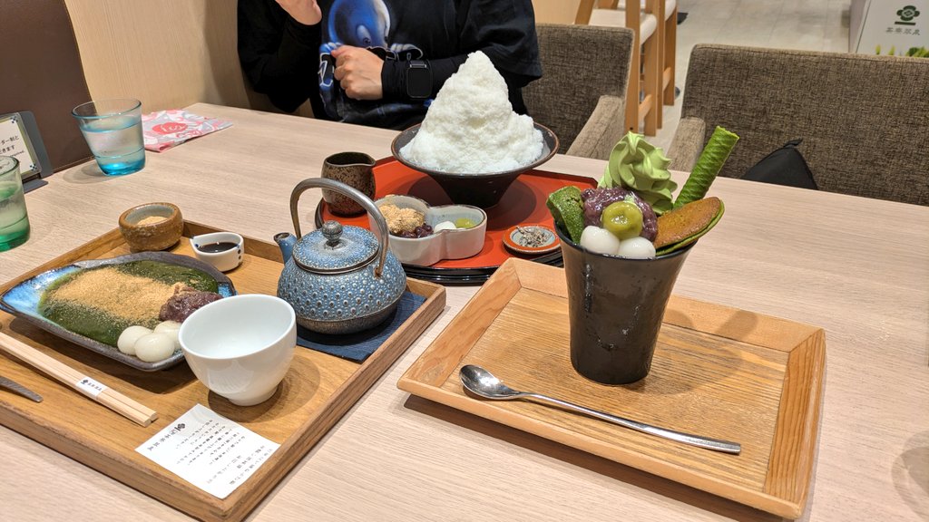 ruino6's tweet photo. 麻由ちゃんのビラ配りの前に麻由ふぁむ婦人会やってたんですけどめっちゃ楽しかったです。うどんもスイーツもおいしかったー！！！ASCAちゃんのオススメだそうな！！！ https://t.co/O8yi2C7m7X