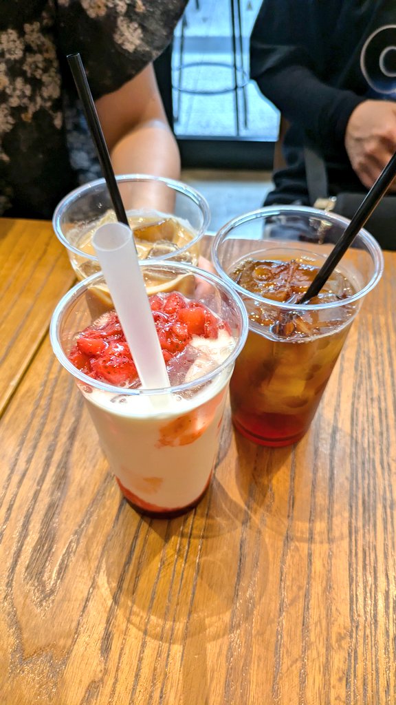 ruino6's tweet photo. 麻由ちゃんのビラ配りの前に麻由ふぁむ婦人会やってたんですけどめっちゃ楽しかったです。うどんもスイーツもおいしかったー！！！ASCAちゃんのオススメだそうな！！！ https://t.co/O8yi2C7m7X