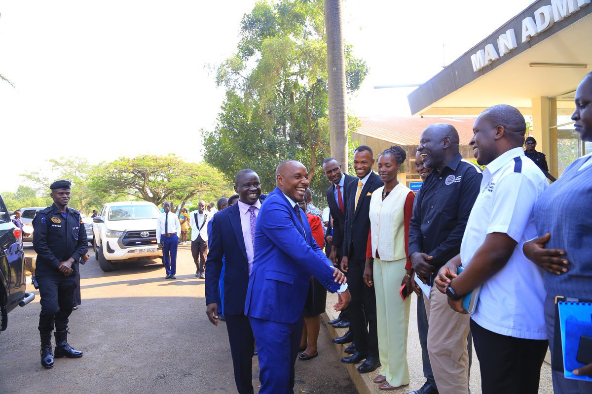BusitemaUni's tweet photo. Official visit by the Minister of @STIsecretariat to the University. He is welcomed by the Chairperson of Council Prof @WilliamBazeyo , Vice Chancellor @ProfPaulWaako ,Deputy Vice Chancellor Prof @Saphinabiira and other members of management. https://t.co/IAb39cLwxJ