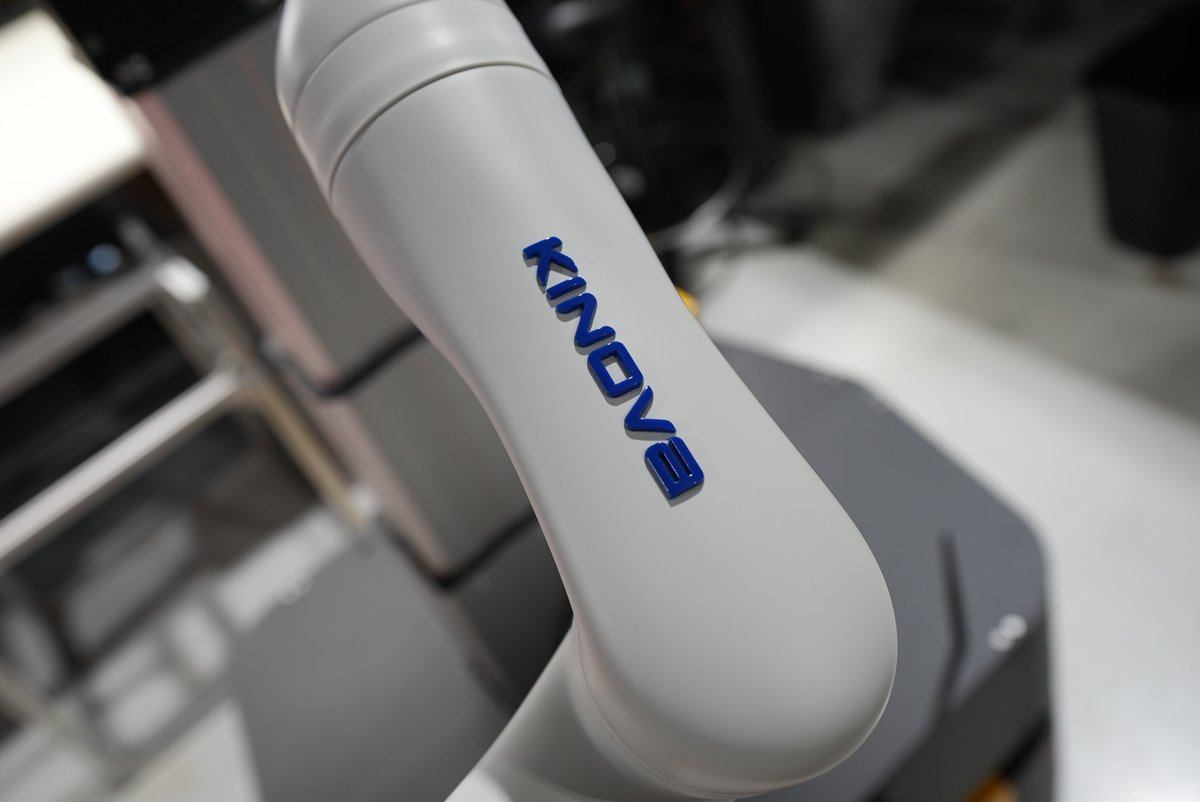 clearpathrobots's tweet photo. Happy #CanadaDay! 🍁 We’ve proudly designed and built our robots by hand in #WaterlooRegion since 2009.

This custom robot features our Ridgeback platform and payloads from #CanadianRobotics companies: #Kinova, #Robotiq, and #Schaeffler. https://t.co/9RDfxFRmBO