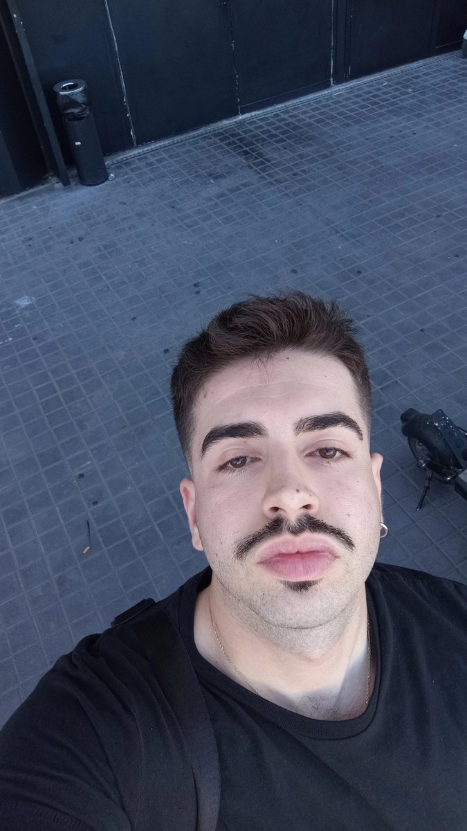 _canterooo's tweet photo. no me volveré a quitar la perilla pero en esta foto me vi cute https://t.co/T8jjbpULcm