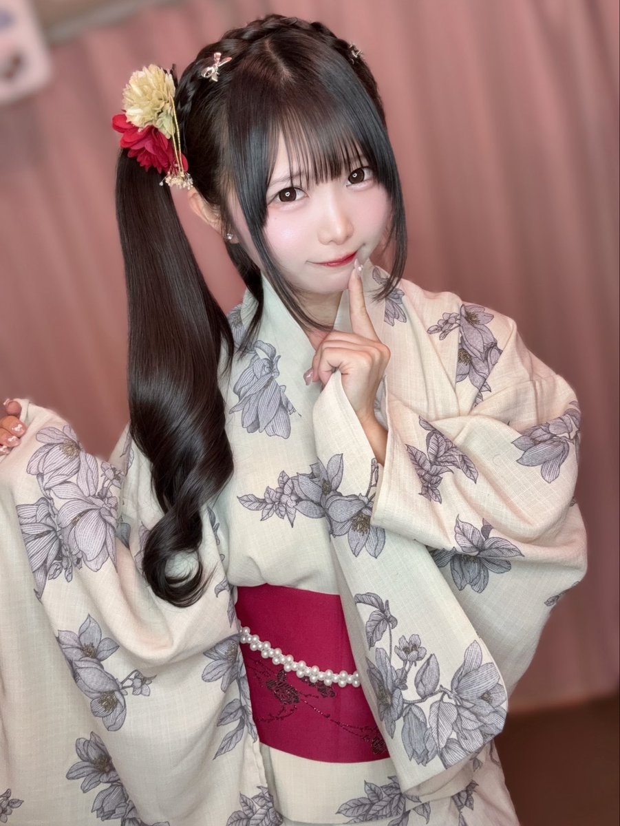 今年初の浴衣〜🤍 一緒にお願い事しよ？ 予約チェキできます📷