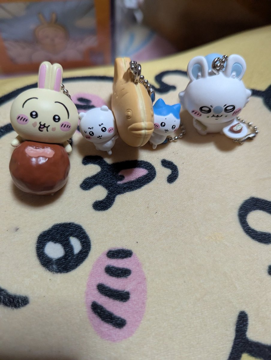 Festpurin's tweet photo. 今日は休みでガチャ見つけてこの３つ。友達のハチワレちゃんこなくてかなシーサー🥲シェイク、牛乳駄目だから豆乳でしてみよ。豆乳もOKみたい✨リポD２弾ゲット👍🥳 https://t.co/SAc8MjQk9x