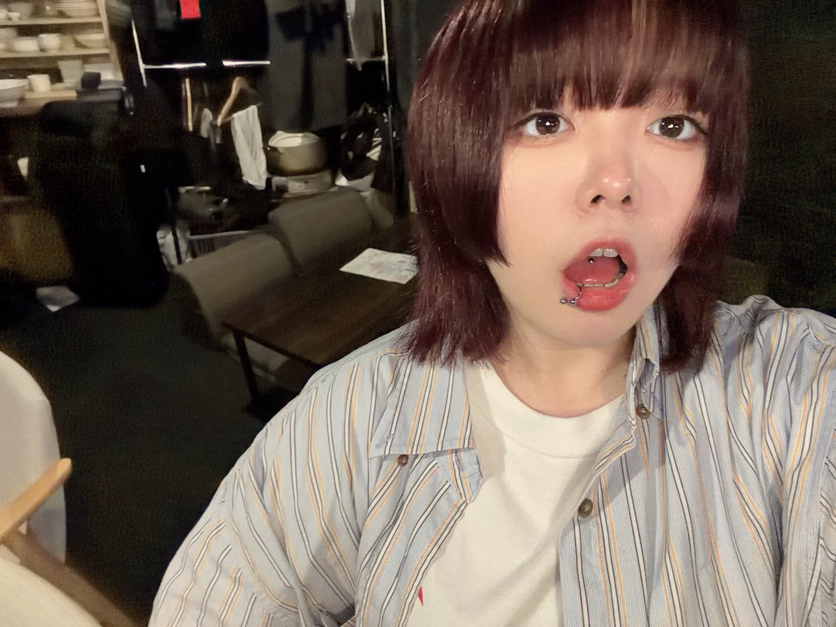 wani____m2's tweet photo. わにいる！
7月だ！もう全然夏です！
どうですか？夏の大飲酒とかしませんか？
私は明日予定が夜からなので飲酒する気満々ですよ💭

そういえば地元帰った後ってやっぱり少し訛ってしまうな、と思いました
こてこての広島弁聞いてきたからね

24時までおるよ✌🏻 https://t.co/sE7trS1Ulo