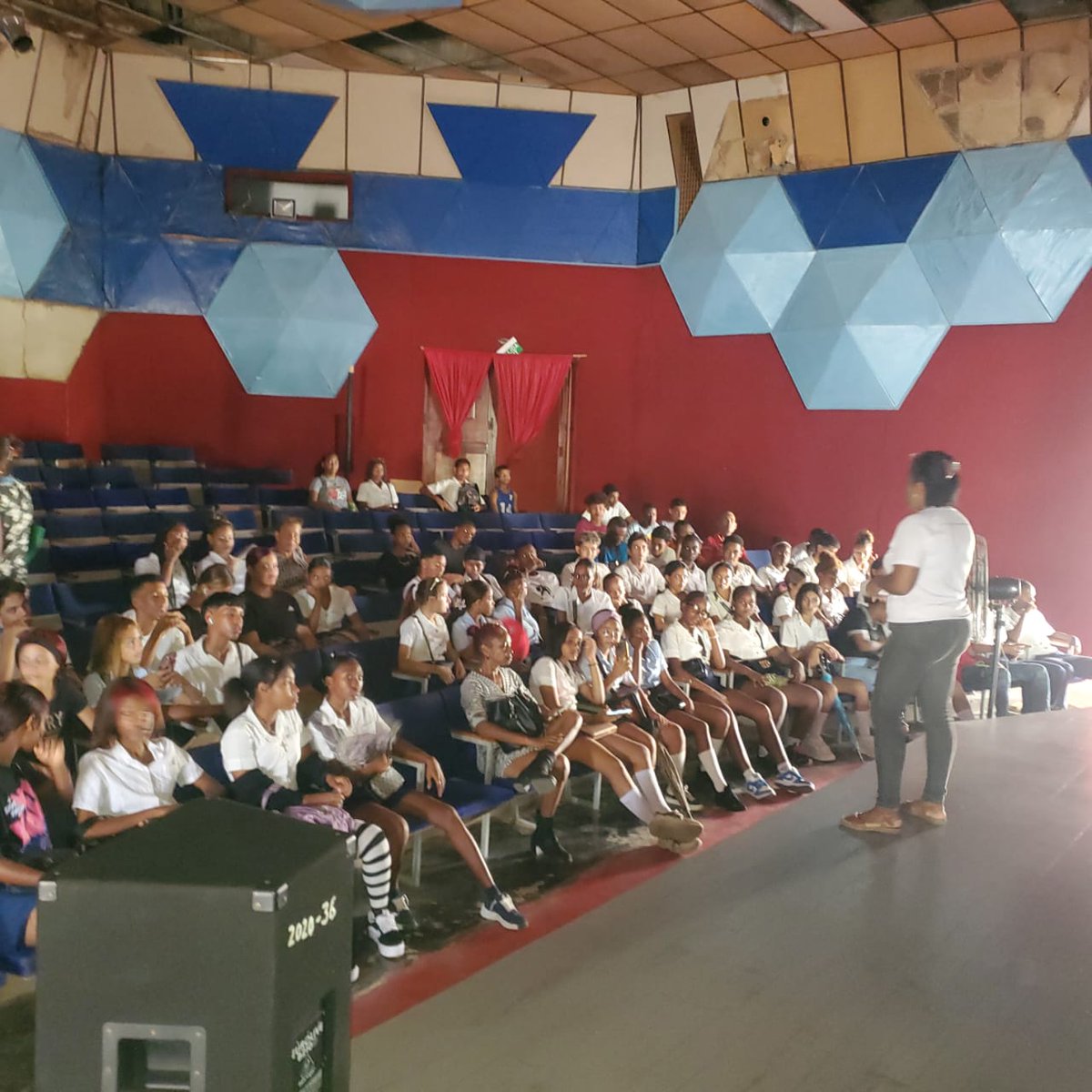 PalaciosDa16729's tweet photo. Las Promotoras de Salud del Policlínico José Martí realizan acciones educativas dándole promoción al proyecto para prevención de Sífilis. Se realizaron charlas educativas a población de gestantes y adolescentes así como entrega de materiales educativos.
#CubaPorLaSalud https://t.co/dsJt8bK4wz