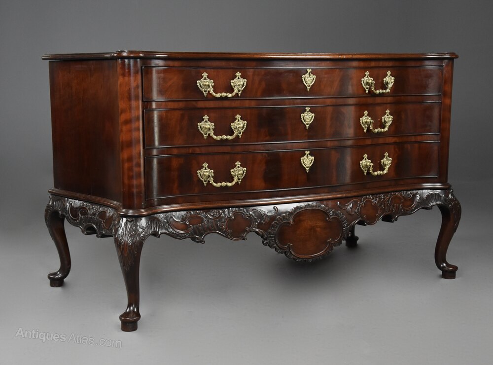 antiques_atlas's tweet photo. For SALE on ✨Antiques  Atlas ✨  We have this
Superb 19thc serpentine Chippendale style commode https://t.co/bQZNC8MzaG  Listed by LVS Decorative Arts  @lvsdec #antiques #antiques #antiquefurniture #statleyhomedecor #statleyhome https://t.co/4CWjpf0Uqk