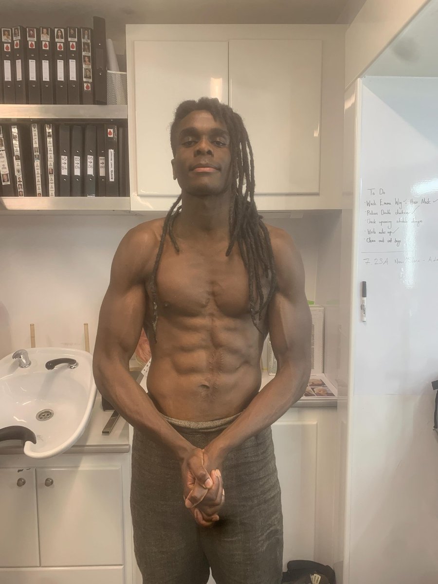 housethedragons's tweet photo. Clinton Liberty (Addam de Hull) nos bastidores da 3ª temporada de #HouseoftheDragon https://t.co/uFPRTF5jHh