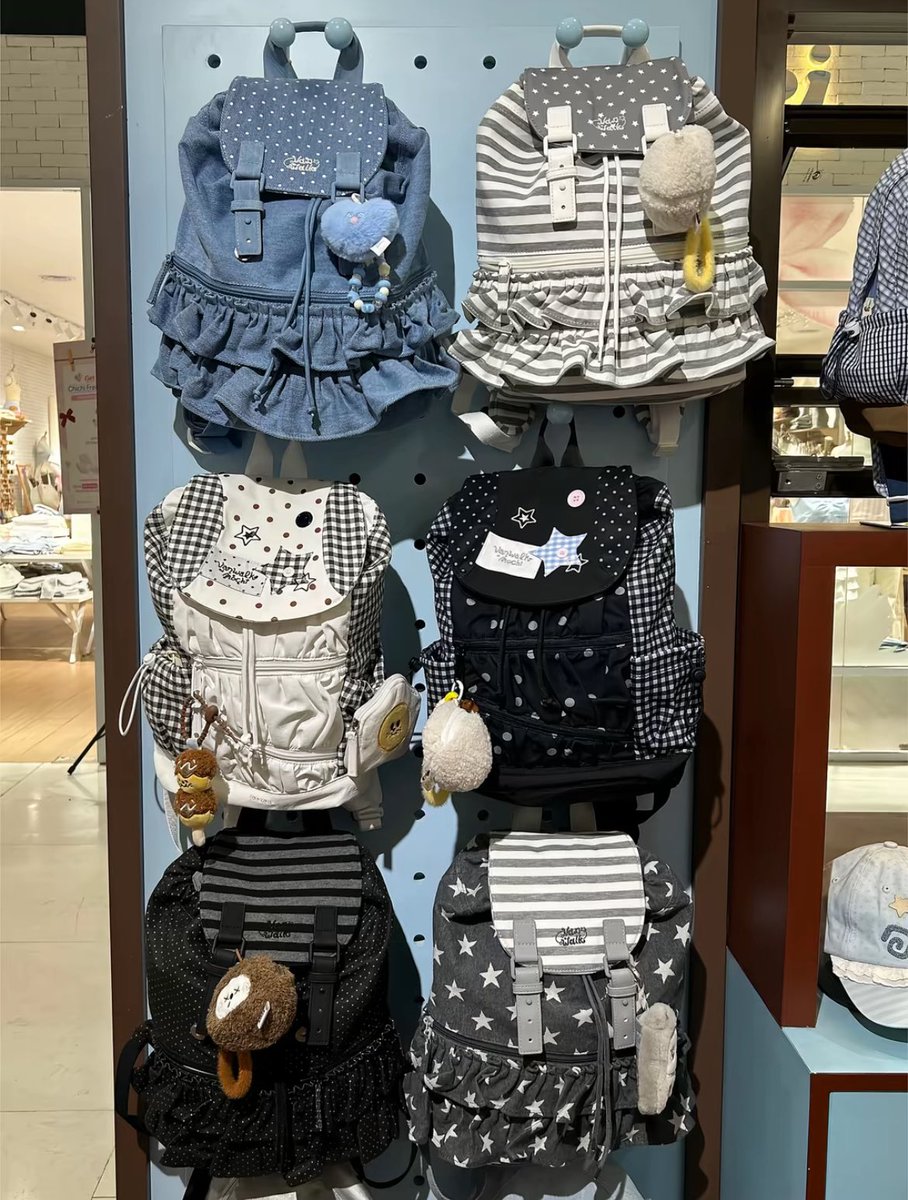magleson's tweet photo. PLISS INI TAS VANWALK KO LUCU BANGET... ternyata di indo udah ada offline store nya guys 😭☝️tenang di 🍊 juga ready! https://t.co/EjxH4CePED