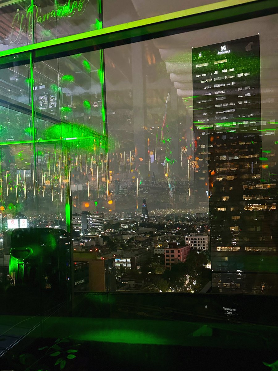 SkylightSage's tweet photo. Un poquito de junio en CDMX. https://t.co/1eMwi0AWDB