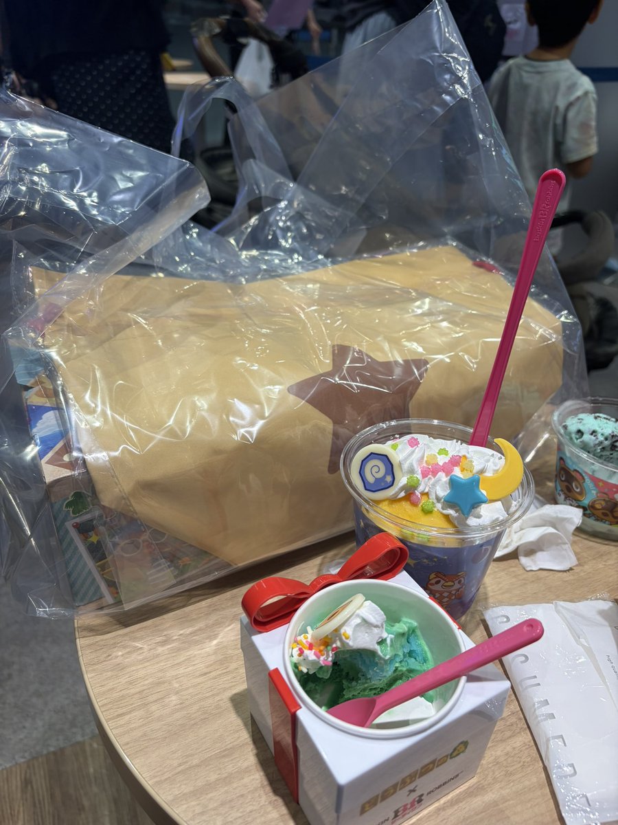 dawarappi's tweet photo. 会社の人に協力してもらって
どうぶつの森コラボ爆買い！！
ベル袋買えてよかった🤩 https://t.co/yQNdRRXLXw