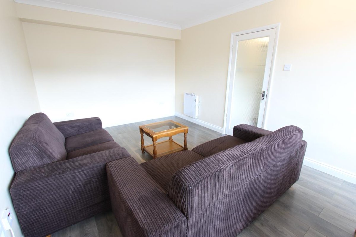 LettingsofLDN's tweet photo. 2 Bed Flat N12 Friern Park. Tube, Shops &amp; amenities.#lol #lettingsoflondon #2bed #flats #London #Property 

https://t.co/ifv4FHJqu3

AVAILABLE NOW  

02032955000 Call 
07956522481 Whatsapp/message https://t.co/rxePaWj5Ol