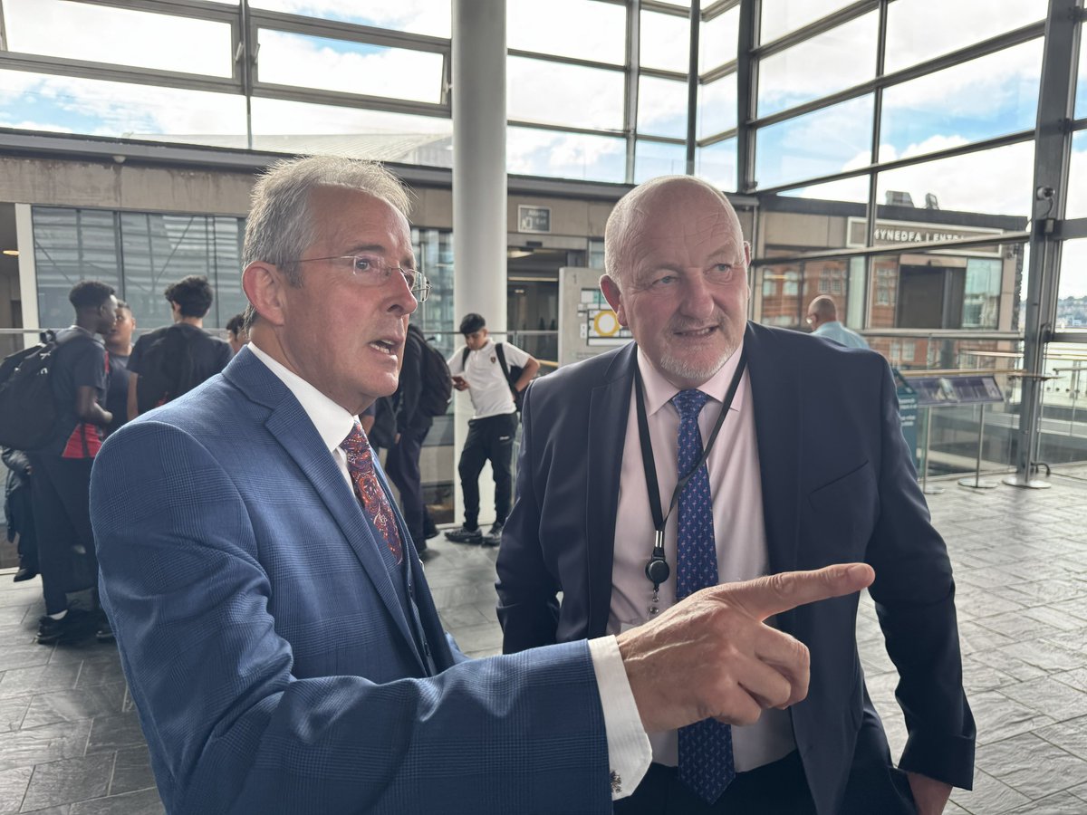 PeterFoxOBE's tweet photo. Great to meet with Dr Chris Martin and the Celtic Freeport Team today in the Senedd to hear about their exciting projects in West Wales and Anglesey.

I look forward to seeing them progress, and the excellent opportunities they will provide for Wales. https://t.co/PnEoG0Icmt