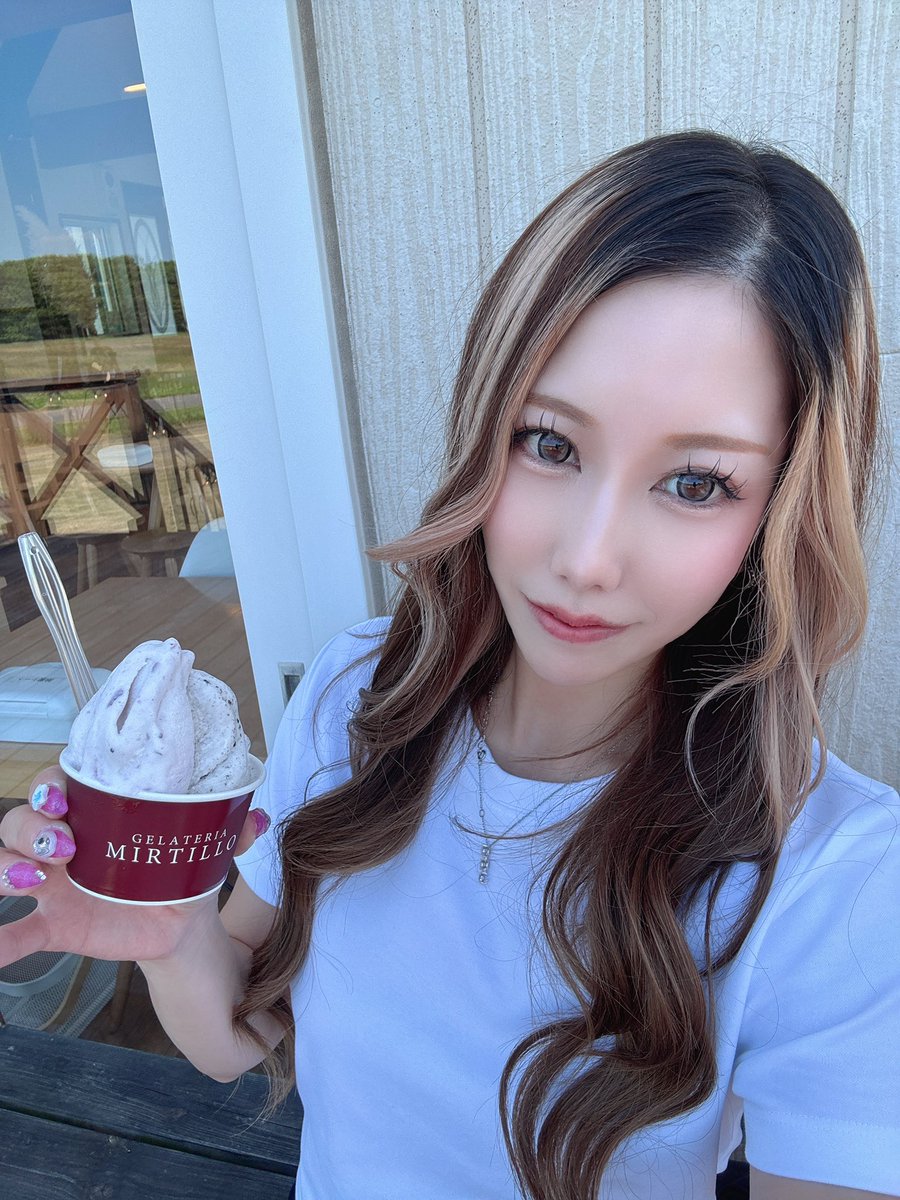 eagle__aya's tweet photo. 7月もよろしくお願いします🍒ᩚ https://t.co/6i0MqMu29y