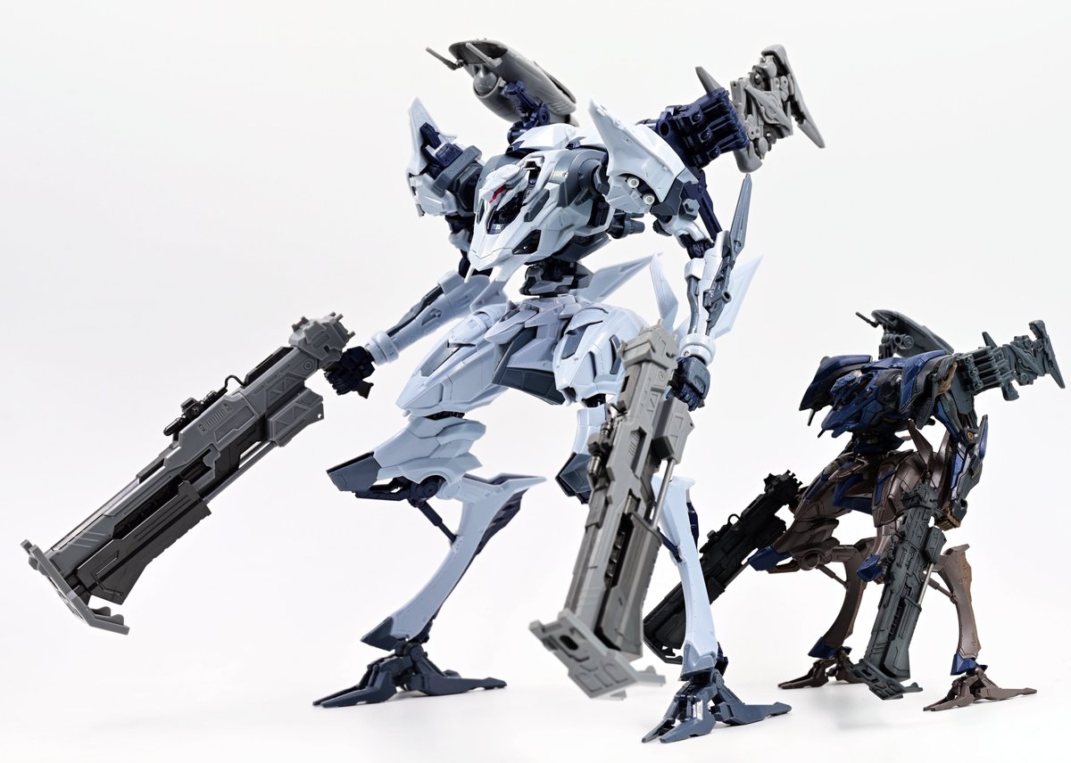 itashanXD's tweet photo. グランデスケールナハトライアー　もとい
V.I.O.S. SCHNEIDER NACHTREIHER/40E 
近接突撃型 組めた！
～30MMスティールヘイズを添えて～

デカすぎんだろ…(３日ぶり)
カッチリしてるけど
さすがにW重ショはスタンドいりそう

なんか無性に赤黒に塗りたい
ミキシングから目を逸らしたい時にでも塗るか https://t.co/Pf9Z0SQfuM