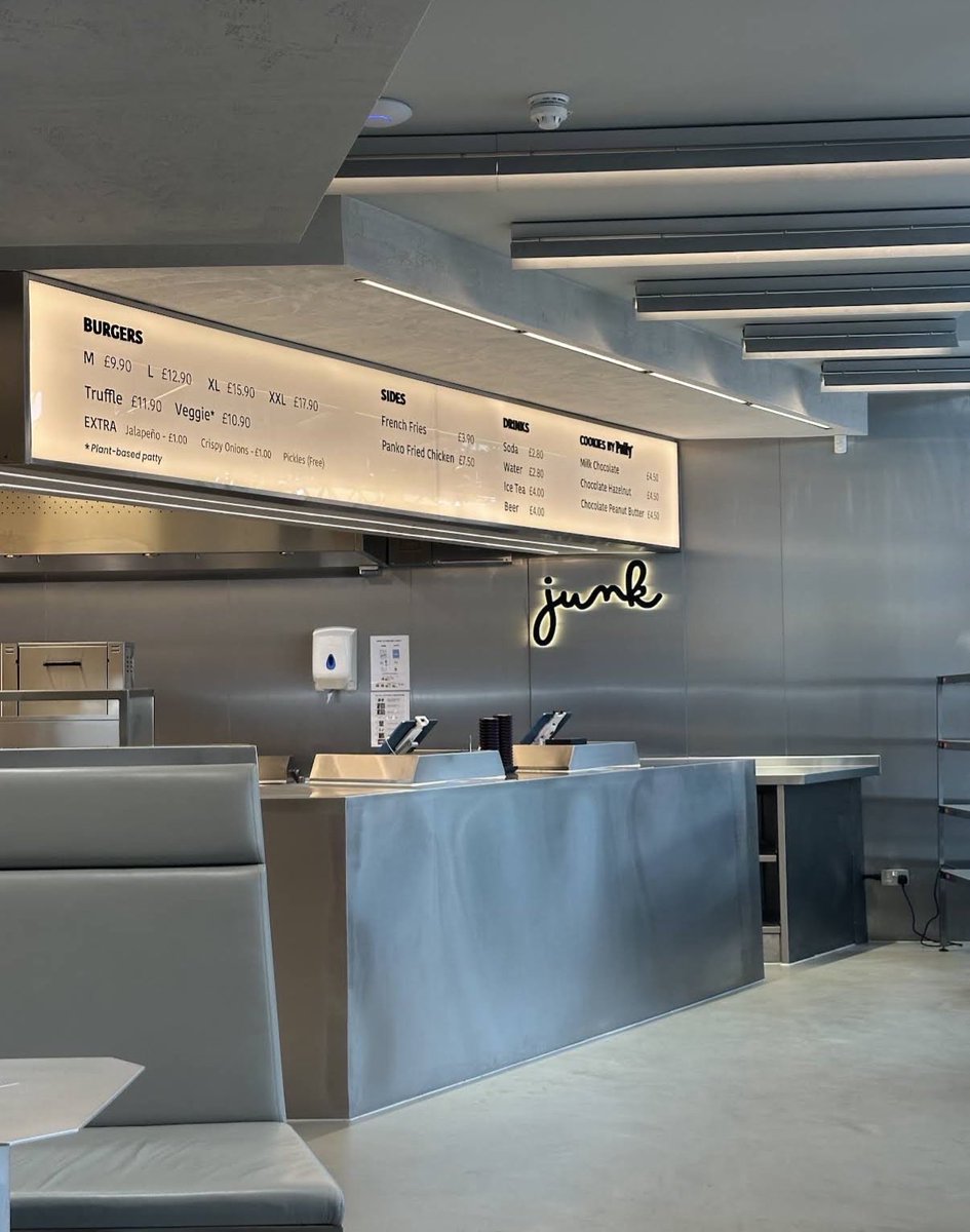 funkomi's tweet photo. You can sell a smash burger, fries and a shake for 25 Great British Pounds in London and thats why businesses will keep coming here. https://t.co/ZeIrY1ehY1
