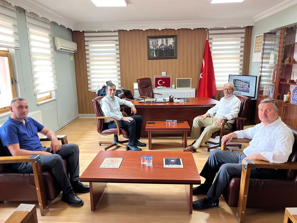 pbbfatihakin's tweet photo. İlçe Müftümüz Üzeyir Yavaş’ı makamında ziyaret ederek hasbihâl ettik.

Nazik misafirperverliği ve samimi sohbeti için kendisine teşekkür ediyor, görevinde muvaffakiyetler diliyorum. Rabbim birlik ve beraberliğimizi daim eylesin. https://t.co/UHzEcVBeyU