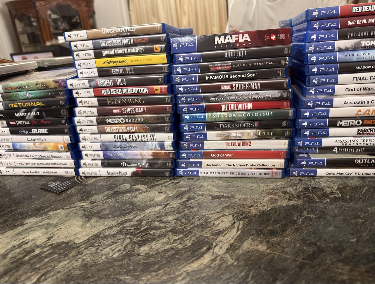 Fan_Hellsing98's tweet photo. @PlayStation What the actual fuck? No more physical games? https://t.co/q1CPXaA7QK
