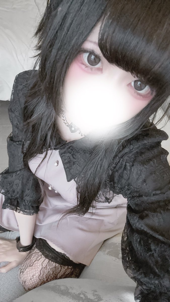 Mi05owo's tweet photo. 初めてのお顔公開…… 🐇🕸️
期待外れだったらごめんね。

でも、これからも好きでいてくれますか……？

#地雷系 #ピンク黒 #顔出し #初めての顔出し #自撮り界隈 #サブカル地雷 #雰囲気好きな人いいね https://t.co/tmtcMf97cO