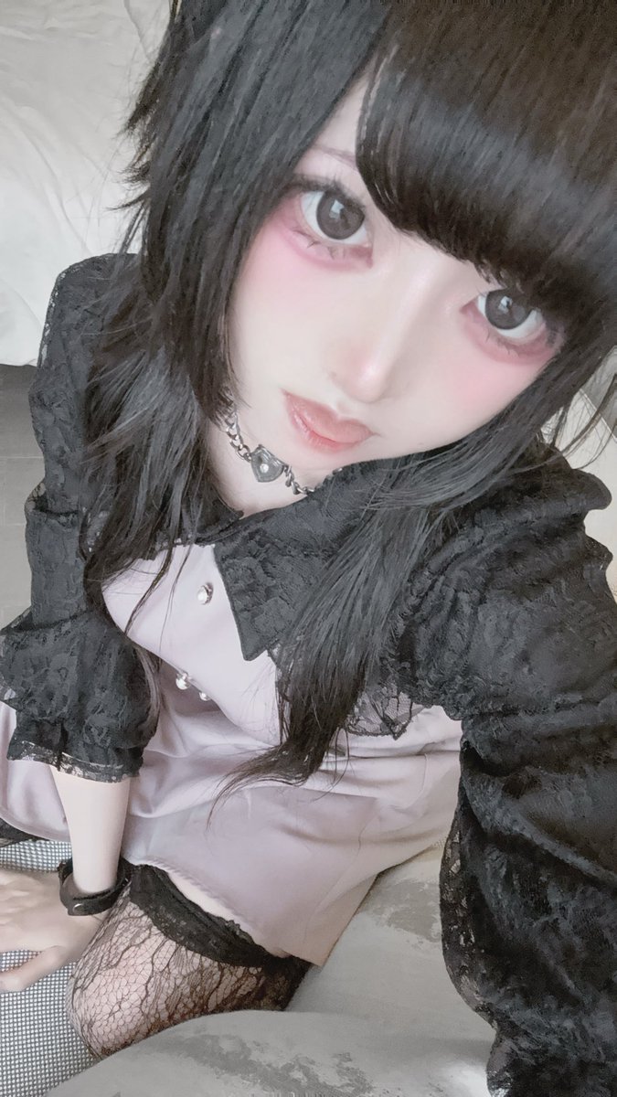 Mi05owo's tweet photo. 初めてのお顔公開…… 🐇🕸️
期待外れだったらごめんね。

でも、これからも好きでいてくれますか……？

#地雷系 #ピンク黒 #顔出し #初めての顔出し #自撮り界隈 #サブカル地雷 #雰囲気好きな人いいね https://t.co/tmtcMf97cO
