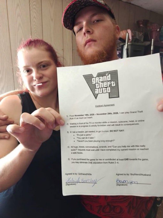 Kulturlesite_'s tweet photo. 🚨 INSOLITE 

Un HOMME a fait signer un contrat à sa FEMME pour ne pas être dérangé lors de la sortie de GTA VI !! 

Le contrat stipule qu’elle a interdiction de le déranger du 19 au 29 novembre 😭 https://t.co/xLXSTaHgOi