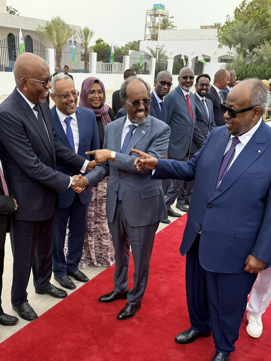 Ilyasdawaleh's tweet photo. Dhiiggu biyo maaha. 
Sanad guuro wacan! 🇸🇴
Shacabka Soomaaliyeed ee aan walaalaha nahay,
Alle ha idin xafido, hana idin barakeeyo.
Soomaaliya ha waarto, Soomaaliya ha ku mannaysto nabad, barwaaqo iyo horumar. https://t.co/ojLbi5ZSL7
