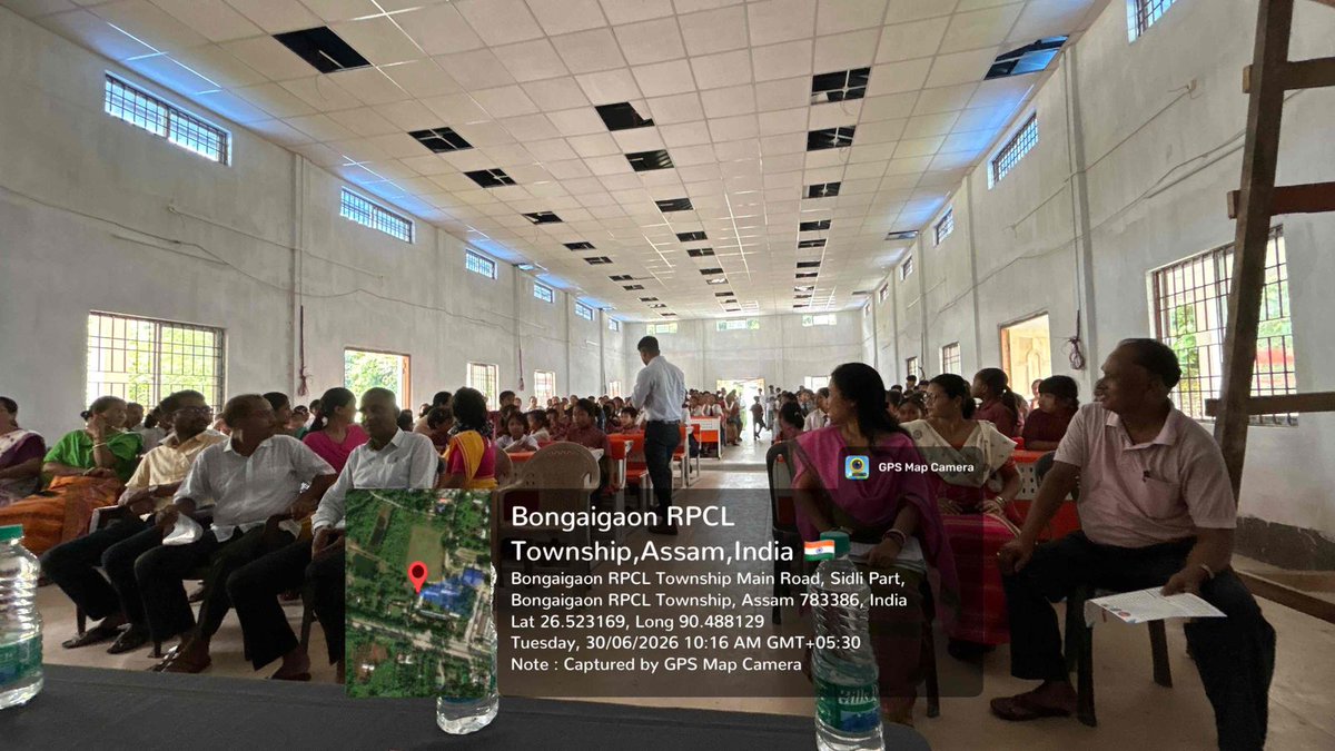 ChirangDc's tweet photo. Hon'ble DC distributed "Chopa Cop" booklets to students of Classes I to V at Kajalgaon High School to promote road safety awareness. The initiative was organized by the District Administration, Chirang, in collaboration with the Inspector of Schools and District Transport Office. https://t.co/f4b3NcMPWu