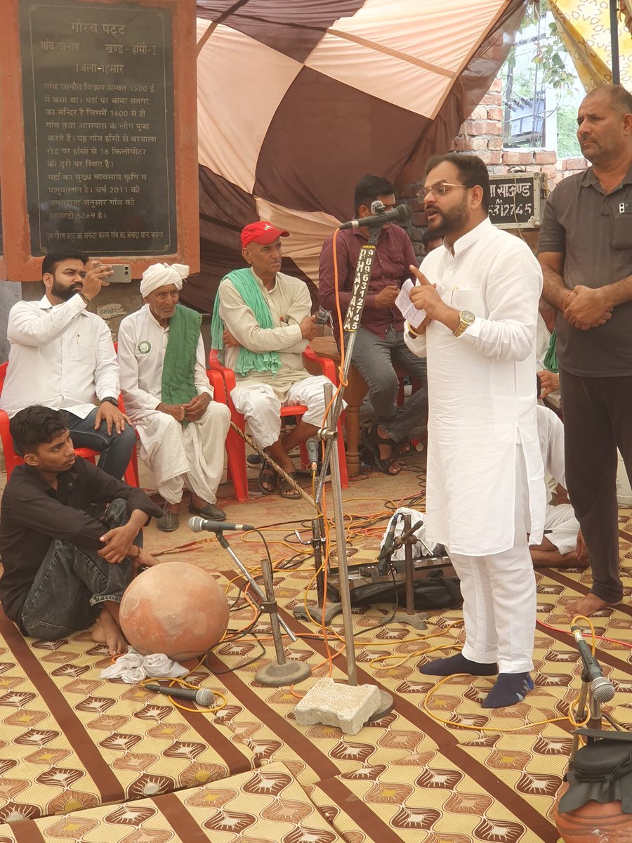 RatheeBhupinde1's tweet photo. आज अपनी पार्टी की तरफ़ से जिला हांसी के गांव चनौत में पानी को लेकर चल रहे संघर्ष में जाकर अपने विचार साँझा किए और अपना योगदान दिया।सरकार और सरकार के अधिकारी इस बात को भूल रहे है कि सत्ता आने जाने वाली चीज़ है, इसलिए सरकार अपनी हठ को छोड़कर आमजन को उनके हक़ का पानी देने का काम करे https://t.co/dhXVx14dgc