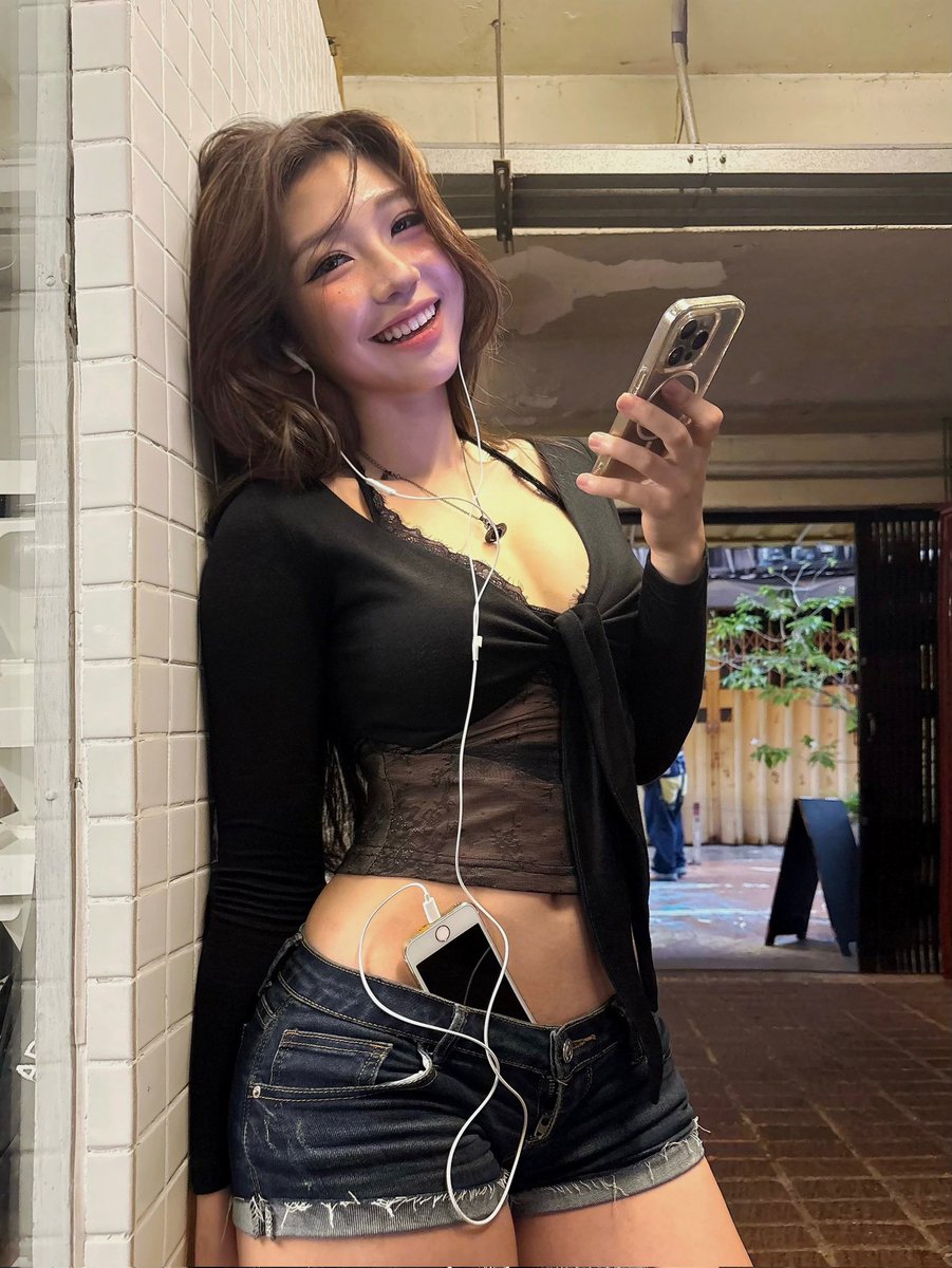 ell_junwen's tweet photo. 🎧 https://t.co/FAHOnIRiBC