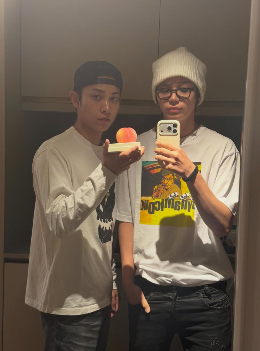 rizzyul's tweet photo. menurut gw size difference mereka layaknya anang ashanty https://t.co/TQVCQA5I07