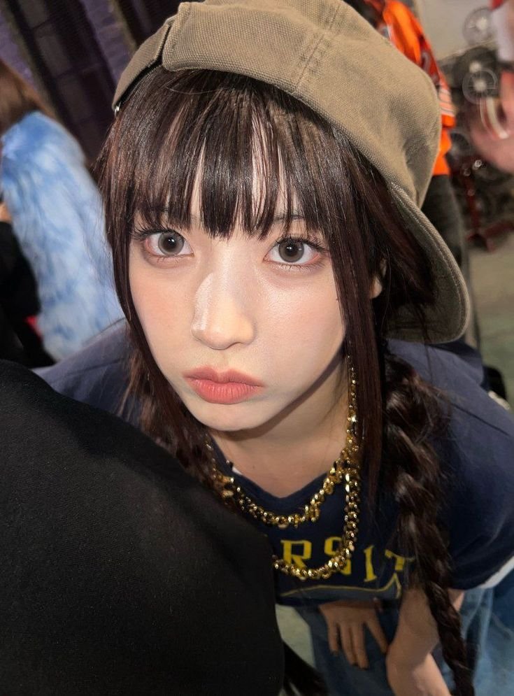 jjyyumeong's tweet photo. Cewek hiphop dan cowok hiphop (tapi tukang galon). #kyejjyu 🪩

"Galon gk?"
"G dl." https://t.co/tqVW0Egemr