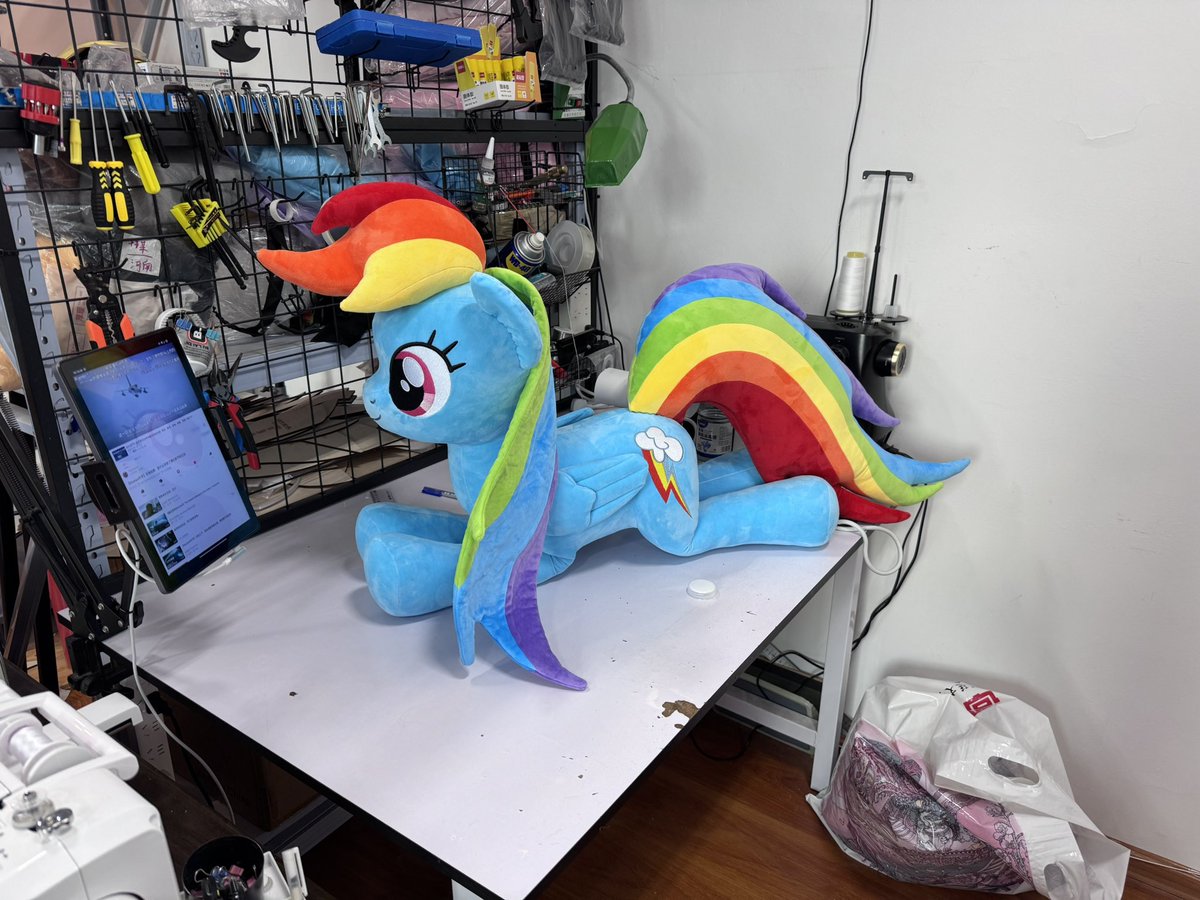 PFlankenstein's tweet photo. The full video of me making a lifesized RainbowDash plush! https://t.co/1qFYhqp6Zx