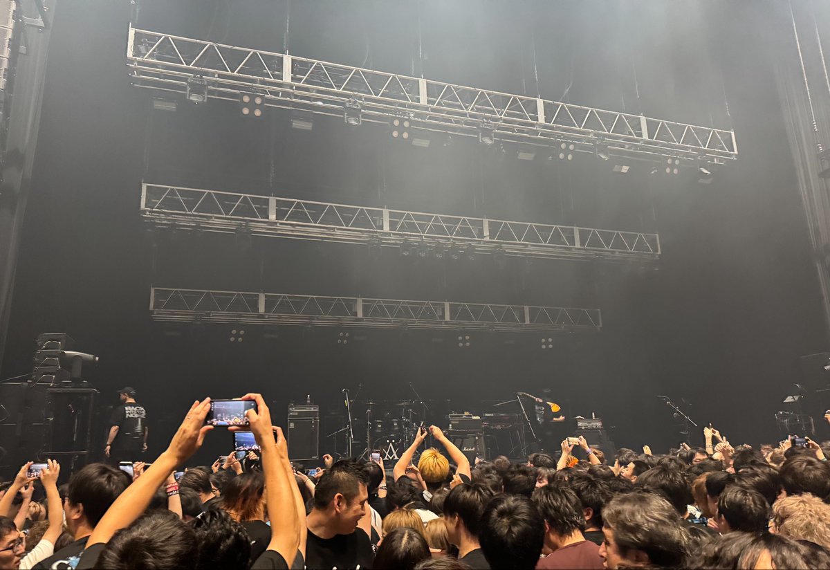 ktotaikingr's tweet photo. Zepp Osaka Bayside
the HIATUS Back into the Noise Tour
俺にとっての細美武士はエルレでもMONOEYESでもなくthe HIATUS。ぴったり10年ぶりに観るライブハウスでの轟音、あまりに素晴らしかった！全てがエモーショナル。最高のライブでした https://t.co/wxEAemkjjG