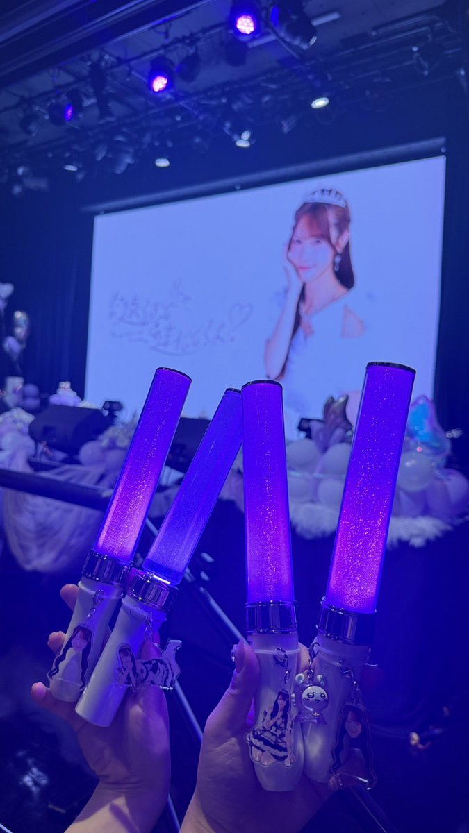 harupapiko's tweet photo. 鈴木遥夏ちゃん生誕祭💖💜
また一緒にお祝いできて嬉しかったし
幸せそうな遥夏ちゃんが見られてわたしも本当に幸せだった！！！
この先もずっと一緒にお祝いしよー🥰
これからもよろしくお願いします。

いつもいっぱいありがとう

 #フルコース  #鈴木遥夏
 #はるるんとはいポーズ https://t.co/ddQp5fff7d