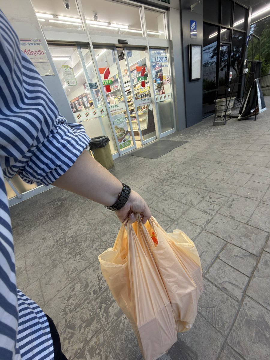 J_Yoon_JOY's tweet photo. ชวนปลาสวายทำภาระกิจ 

ปลาสวายตามล่าหา #แบรนด์รังนกแท้ ในร้านค้าชั้นนำใกล้ๆคุณ ✨ 

เสร็จงานแล้วไปต่อ  กิกิ

สาขาที่ 9  ❤️❤️❤️❤️❤️❤️❤️❤️❤️

Shelf ใหญ่มากก แต่หมดเรียบร้อยยยย  😘🤩
ENGFA BRAND AMBASSADOR 
#แบรนด์รังนกแท้ที่1ในใจอิงฟ้า
#BrandsBirdsNest #แบรนด์รังนกแท้
#อิงฟ้ามหาชน #EngfaWaraha @EWaraha